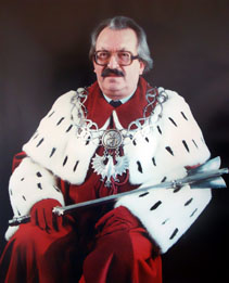 Rektor Nizurski w todze